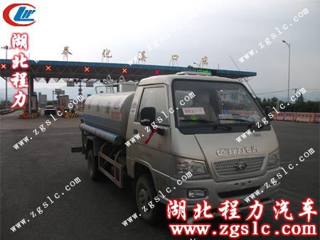 福田2600灑水車走出奉化收費(fèi)站 福田2600灑水車走出奉化收費(fèi)站