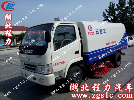 東風勁卡掃路車出發前留影 東風勁卡掃路車出發前留影