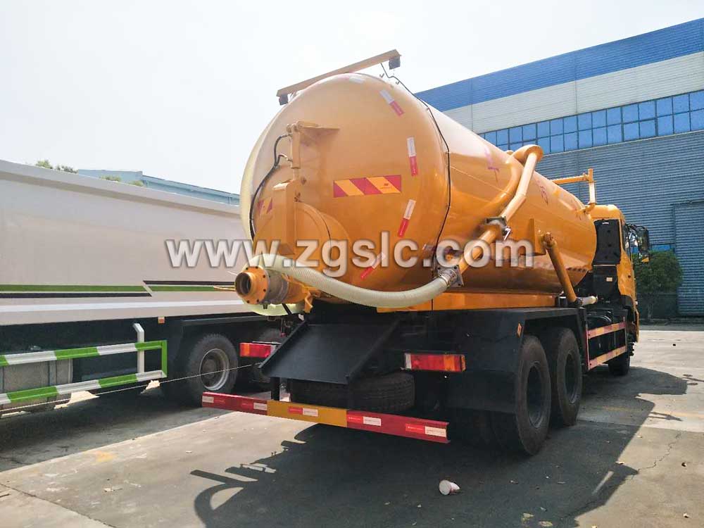 湖北程力東風天龍吸污車（國五）