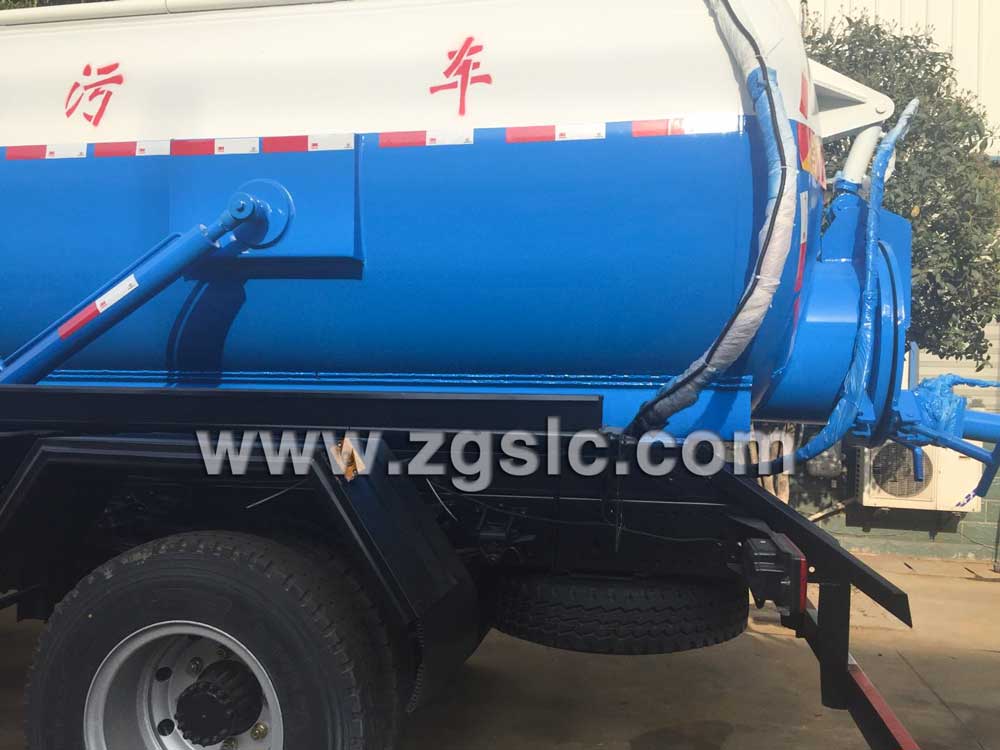 湖北程力東風大多利卡D9吸污車（國五