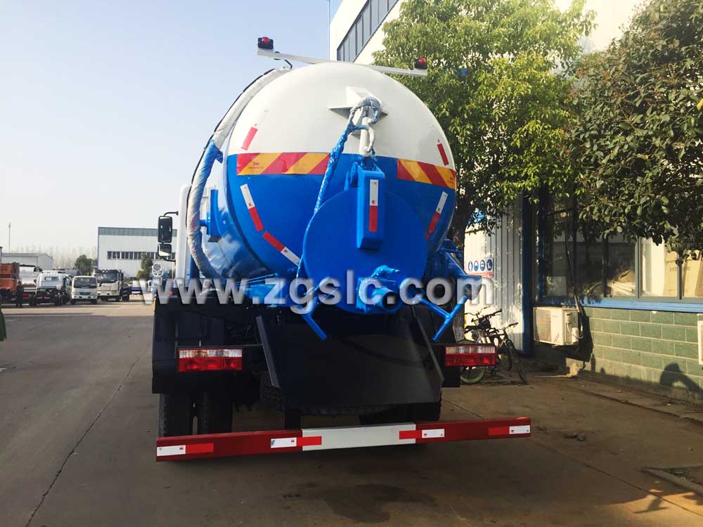 湖北程力東風大多利卡D9吸污車（國五