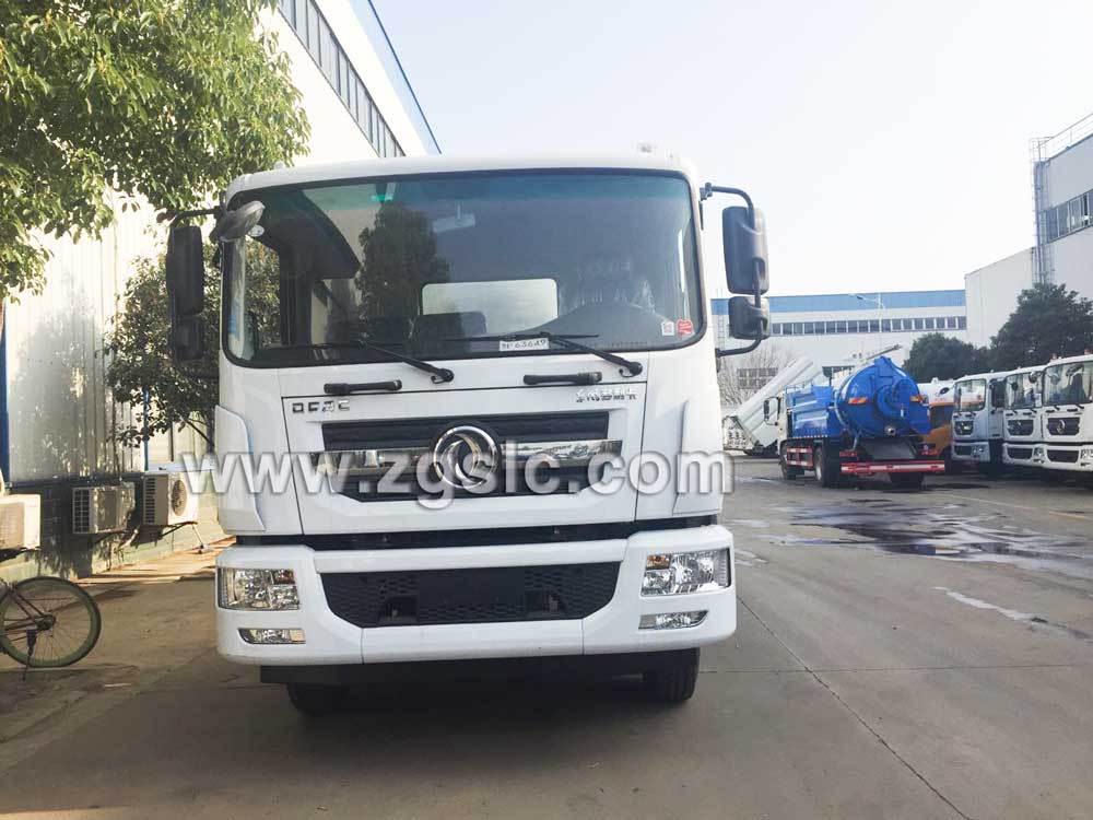 湖北程力東風大多利卡D9吸污車（國五
