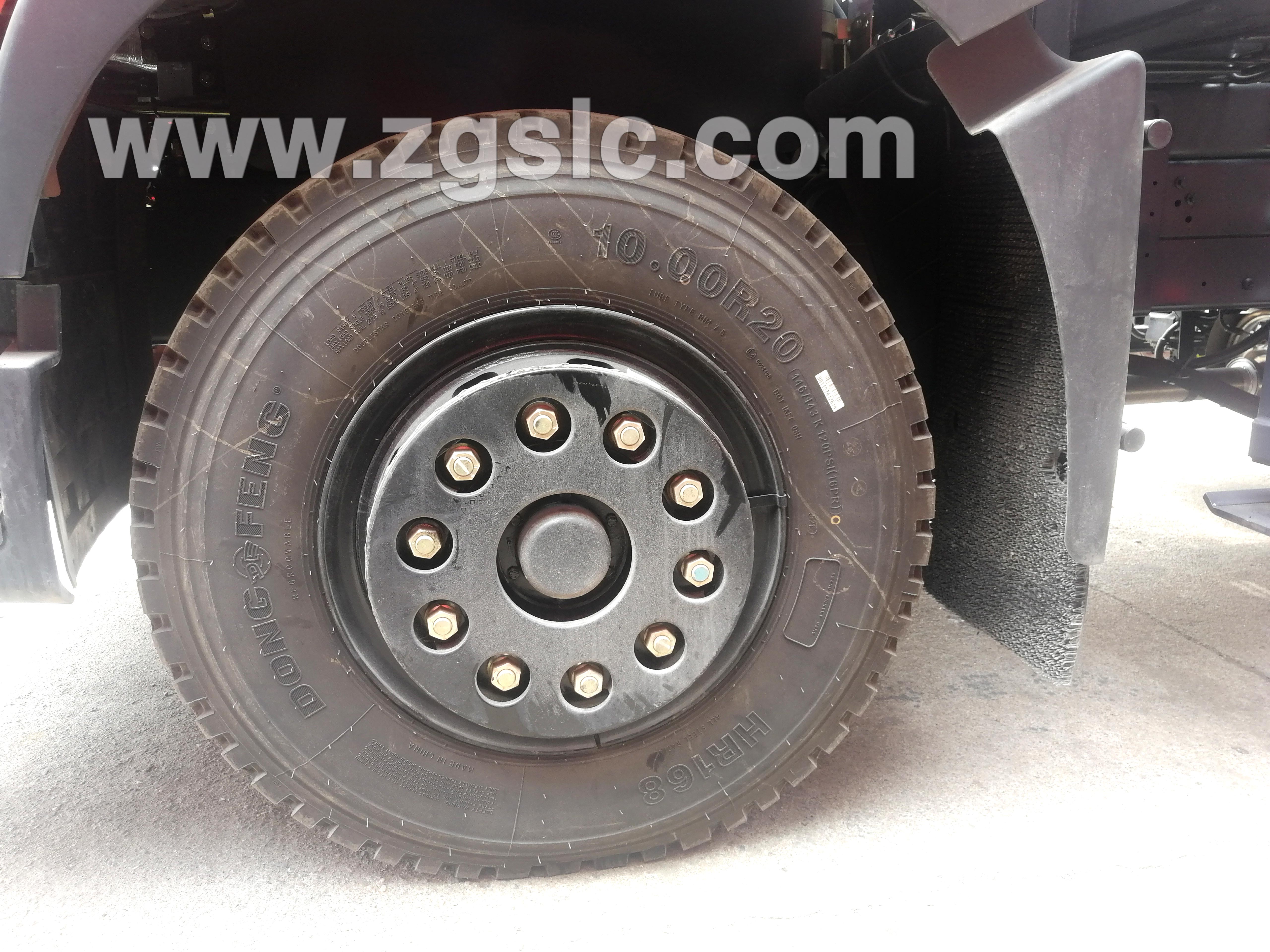 東風特商單橋隨車吊_東風特商隨車吊內飾