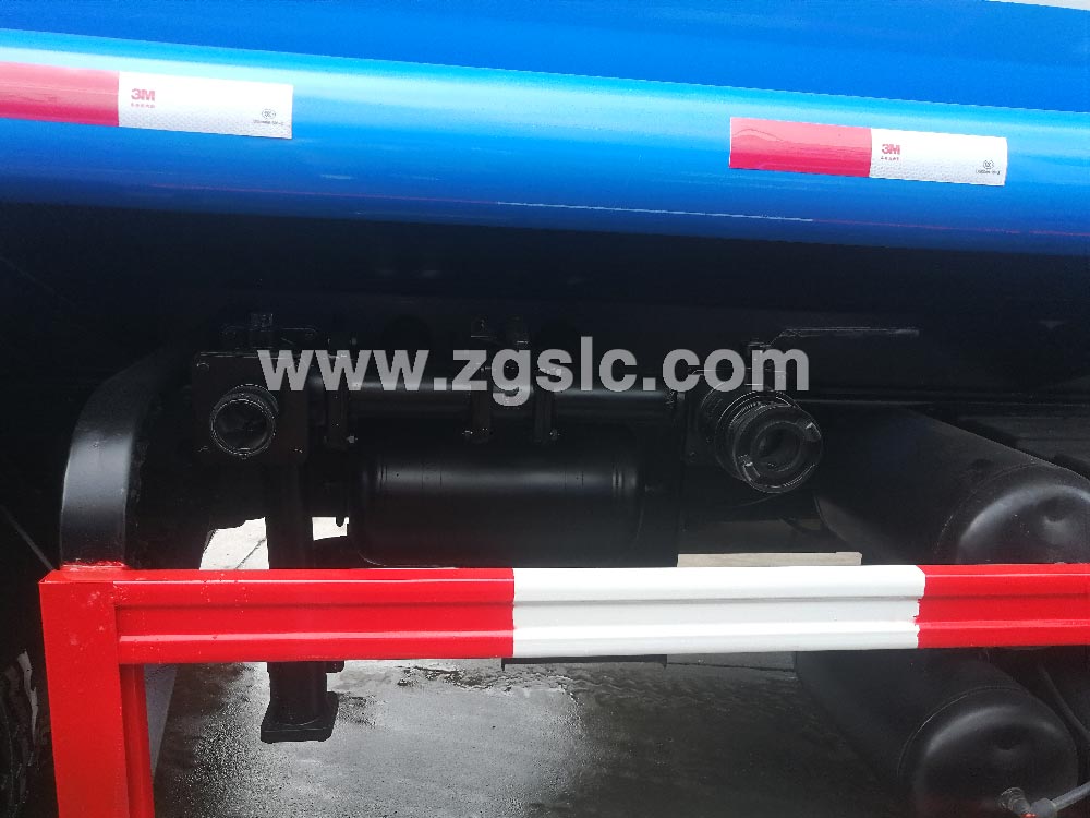 程力東風后雙橋22噸灑水車黃牌（國五）細節