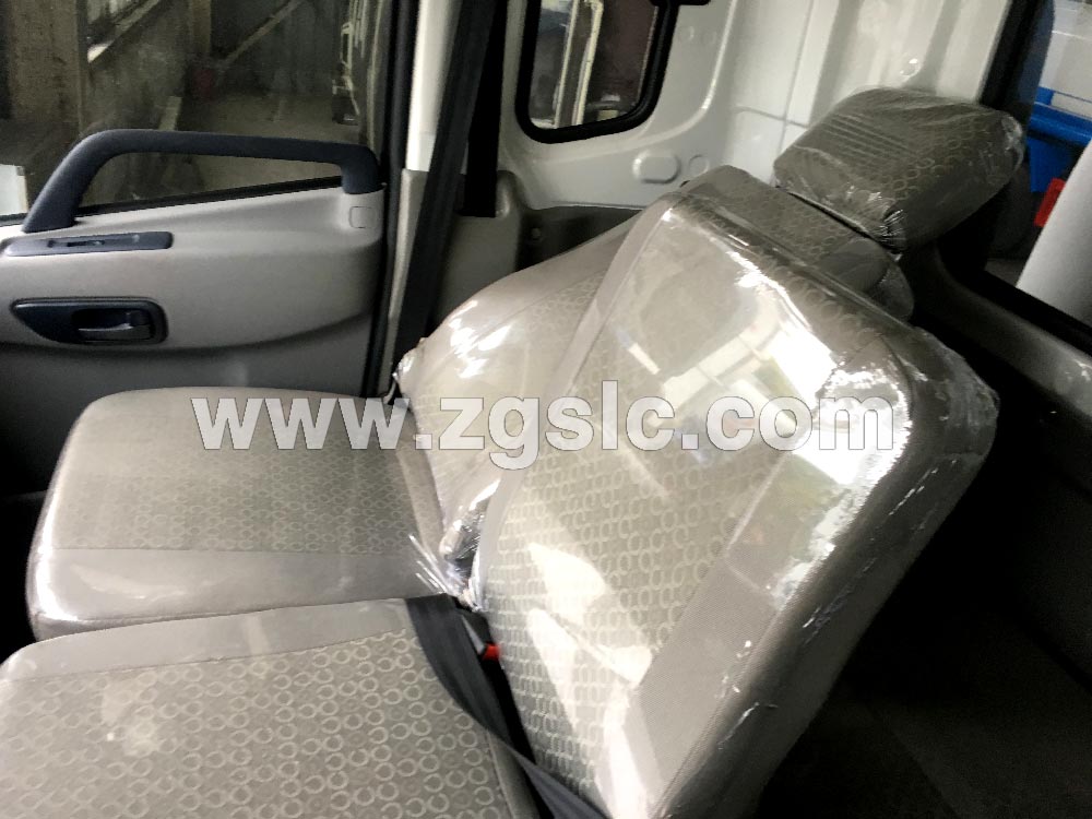 程力東風后雙橋22噸灑水車黃牌（國五）內飾