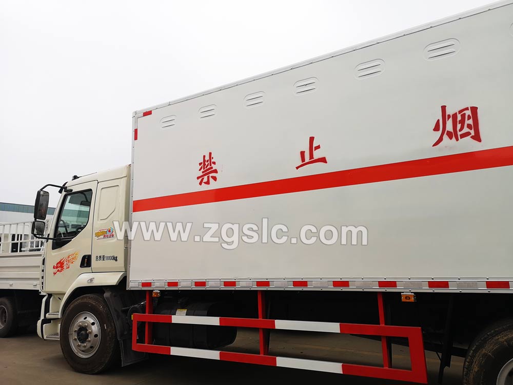 東風乘龍爆破器材運輸車（國五）