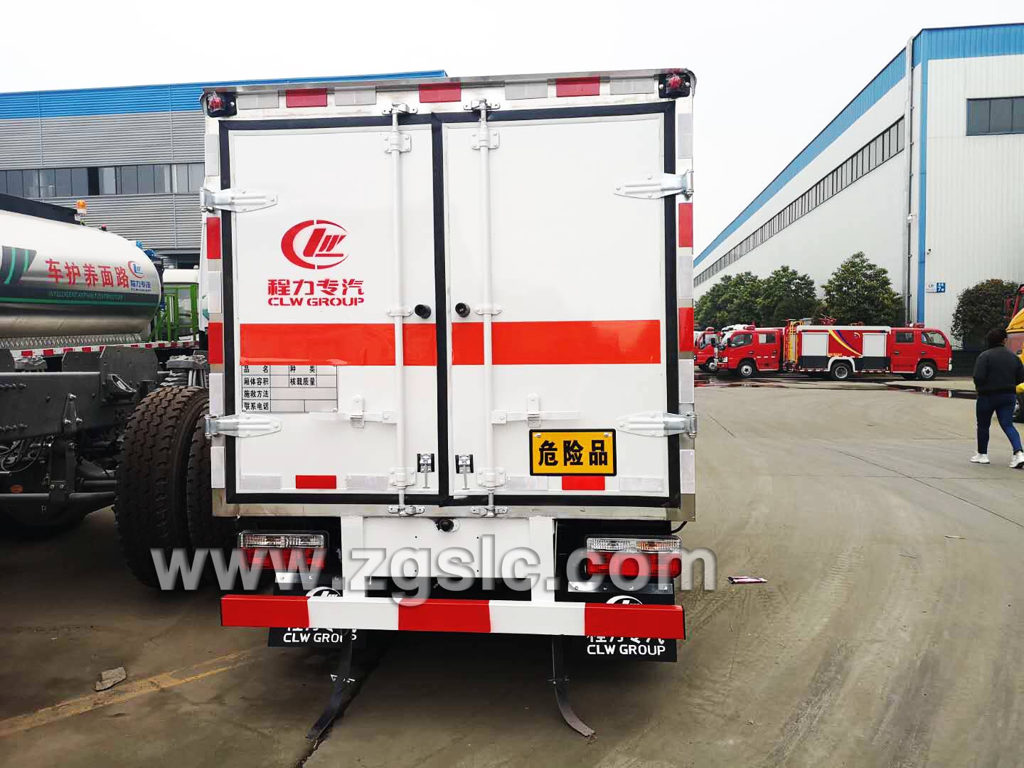 東風途逸易燃氣體廂式運輸車（國五）