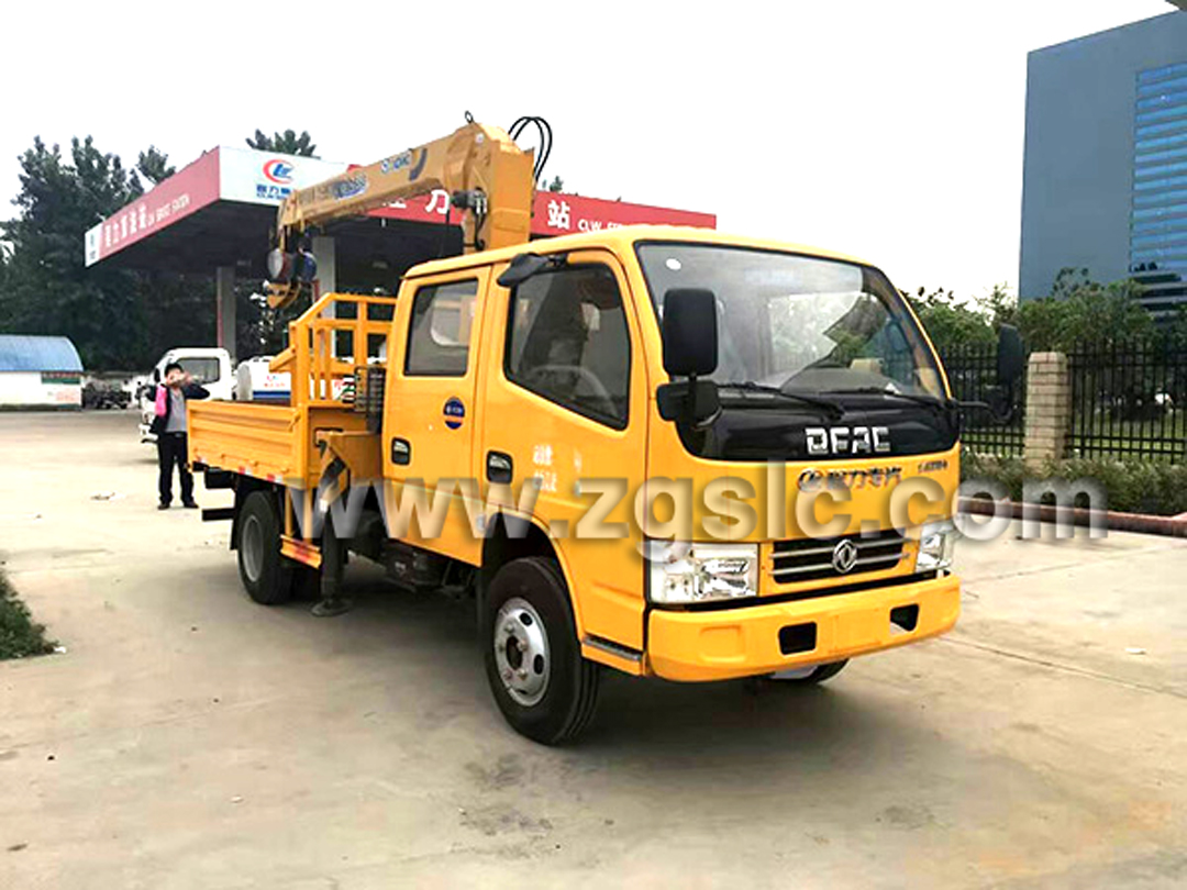 多利卡隨車起重運(yùn)輸車