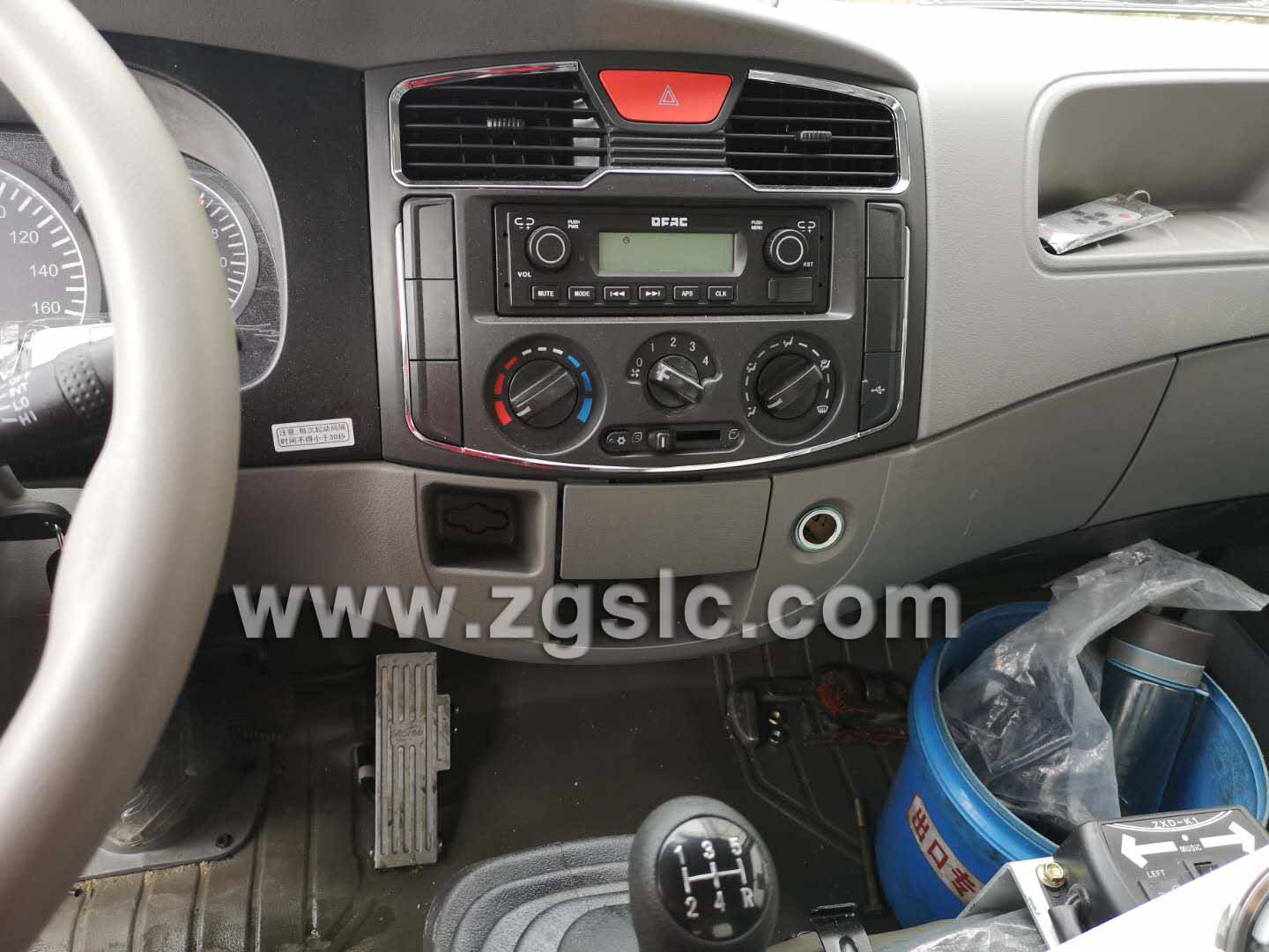 湖北程力東風大多利卡掃路車帶雪鏟（國五）