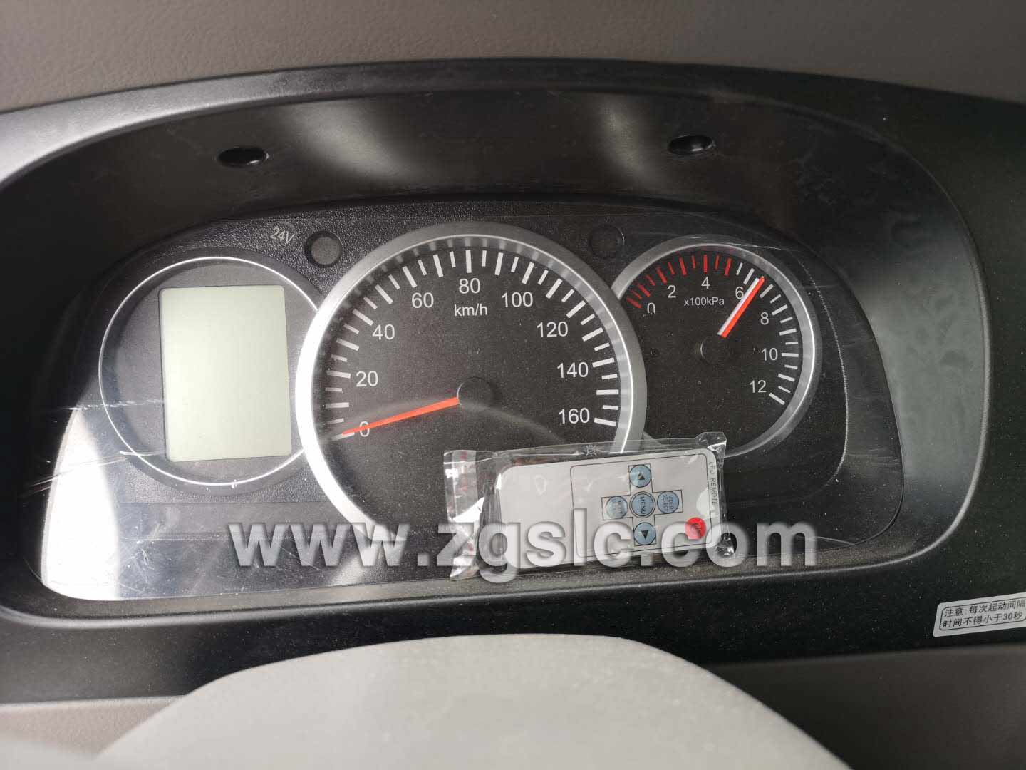 湖北程力東風大多利卡掃路車帶雪鏟（國五）