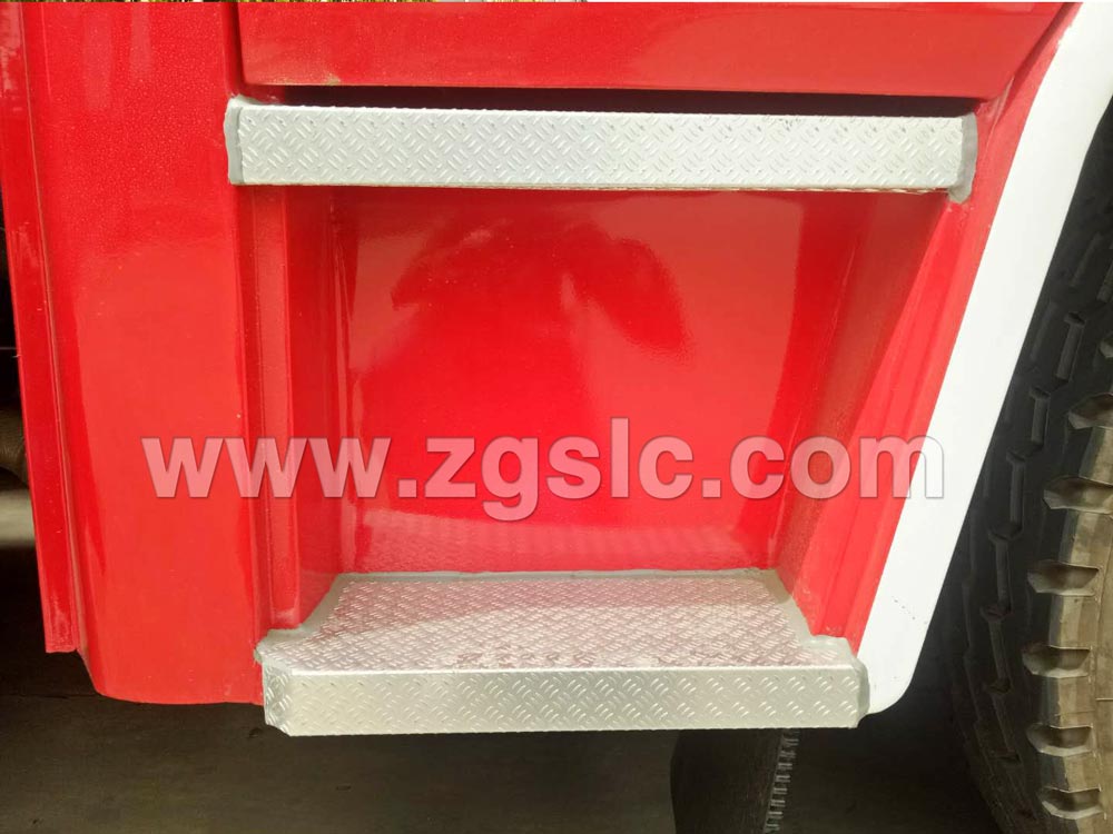 東風天錦雙排水罐消防車（國五）