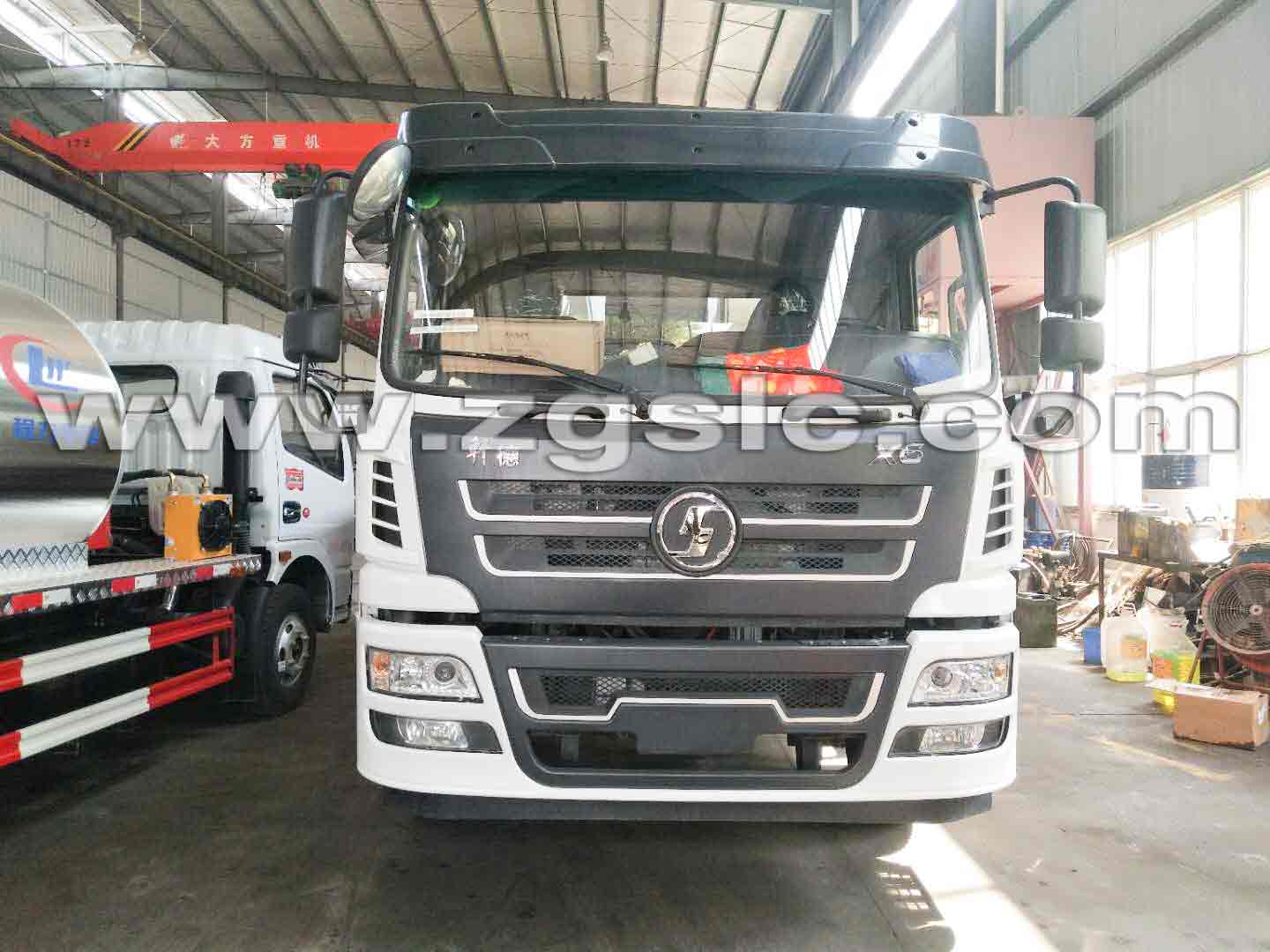 陜汽軒德瀝青灑布車（國(guó)五）