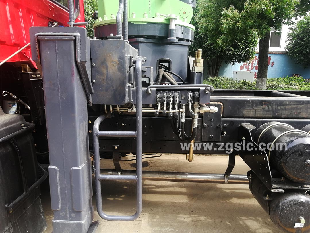 東風專底后雙橋隨車吊_隨車吊上手快嗎