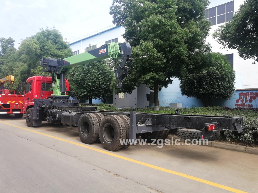 東風專底后雙橋隨車吊_什么牌子的吊機好用