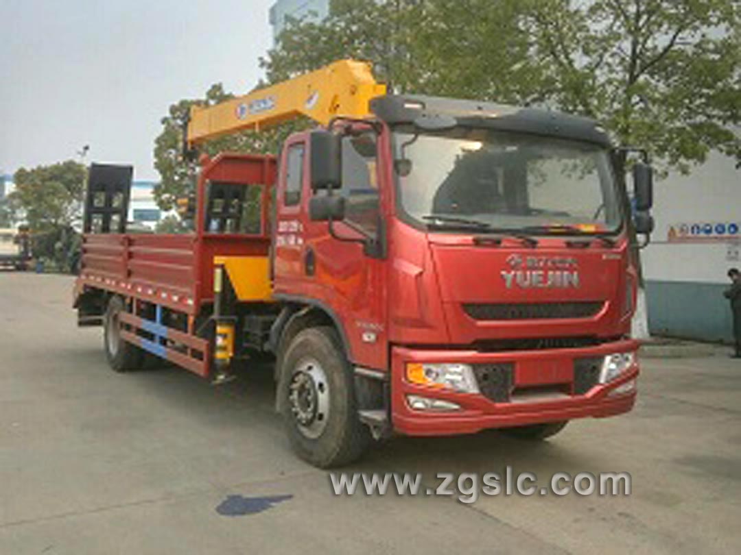 躍進(jìn)直臂式隨車(chē)起重運(yùn)輸車(chē)