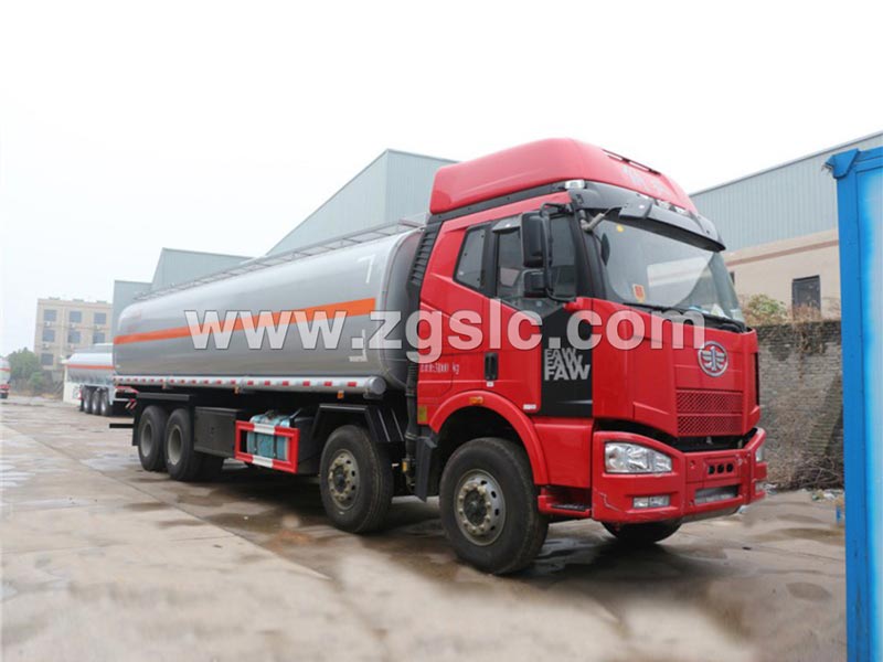 解放前四后八（29方）運油車（國五）