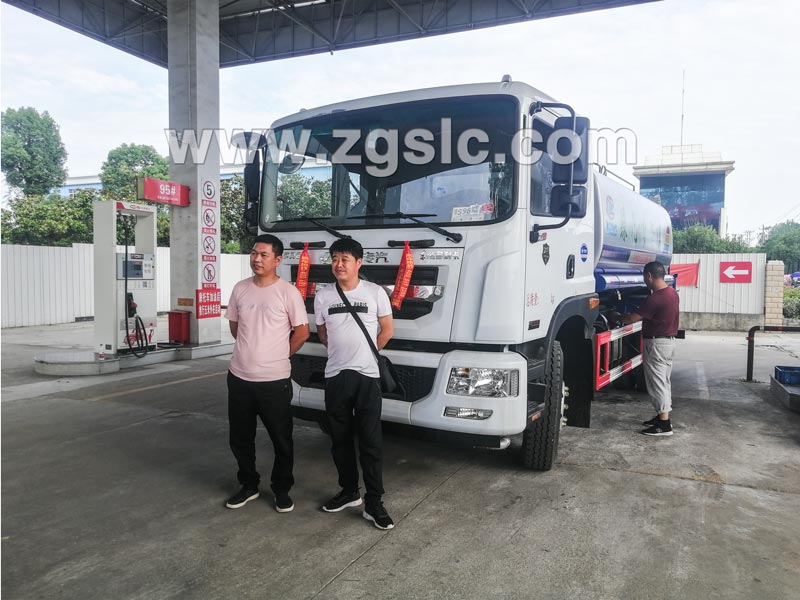 2019/05/31 鄭州吳總、唐總在程力專用汽車股份有限公司自提一輛12方東風(fēng)D9噴霧車，單號26729