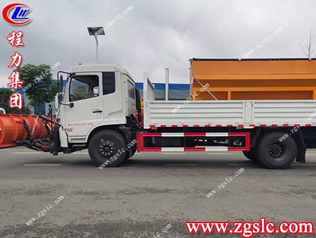 程力集團(tuán) 掃路車.jpg